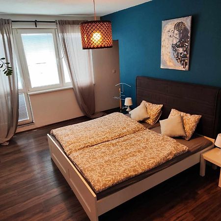 Appartement Apartman Dominika à Rovinka Extérieur photo