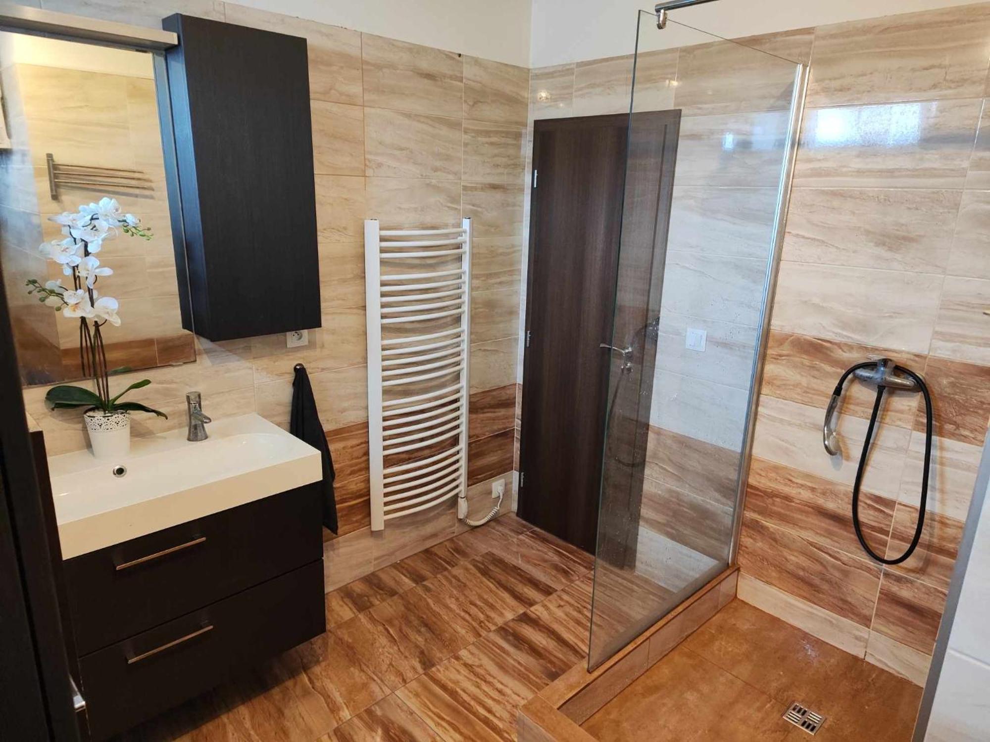 Appartement Apartman Dominika à Rovinka Extérieur photo